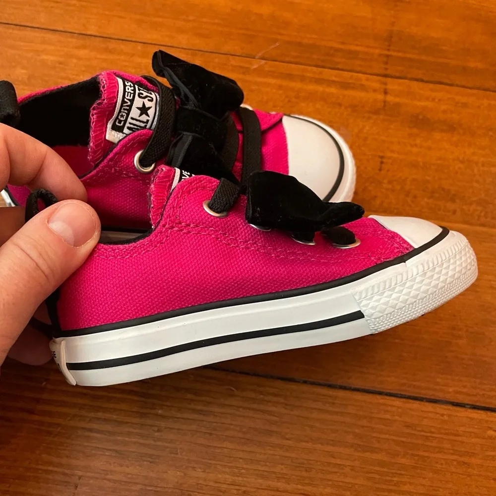 Pink Converse All Star Shoes w Black Velvet Bow Size 5